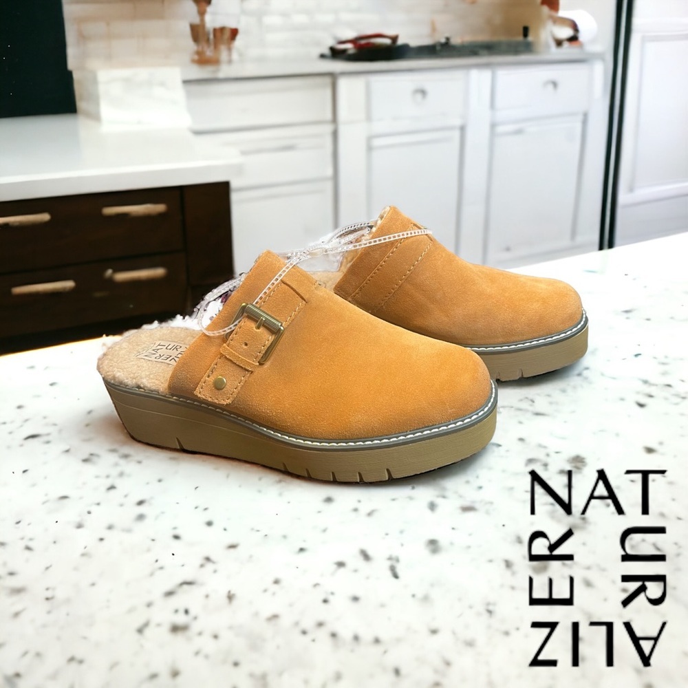 🌟 Naturalizer Golden Maple Wade Suede Mule